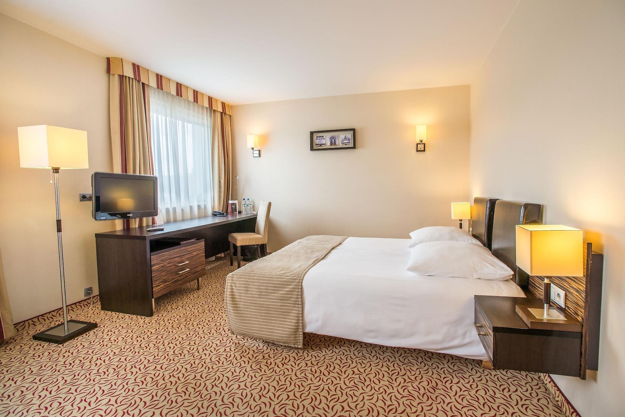 Qubus Hotel Kielce Luaran gambar
