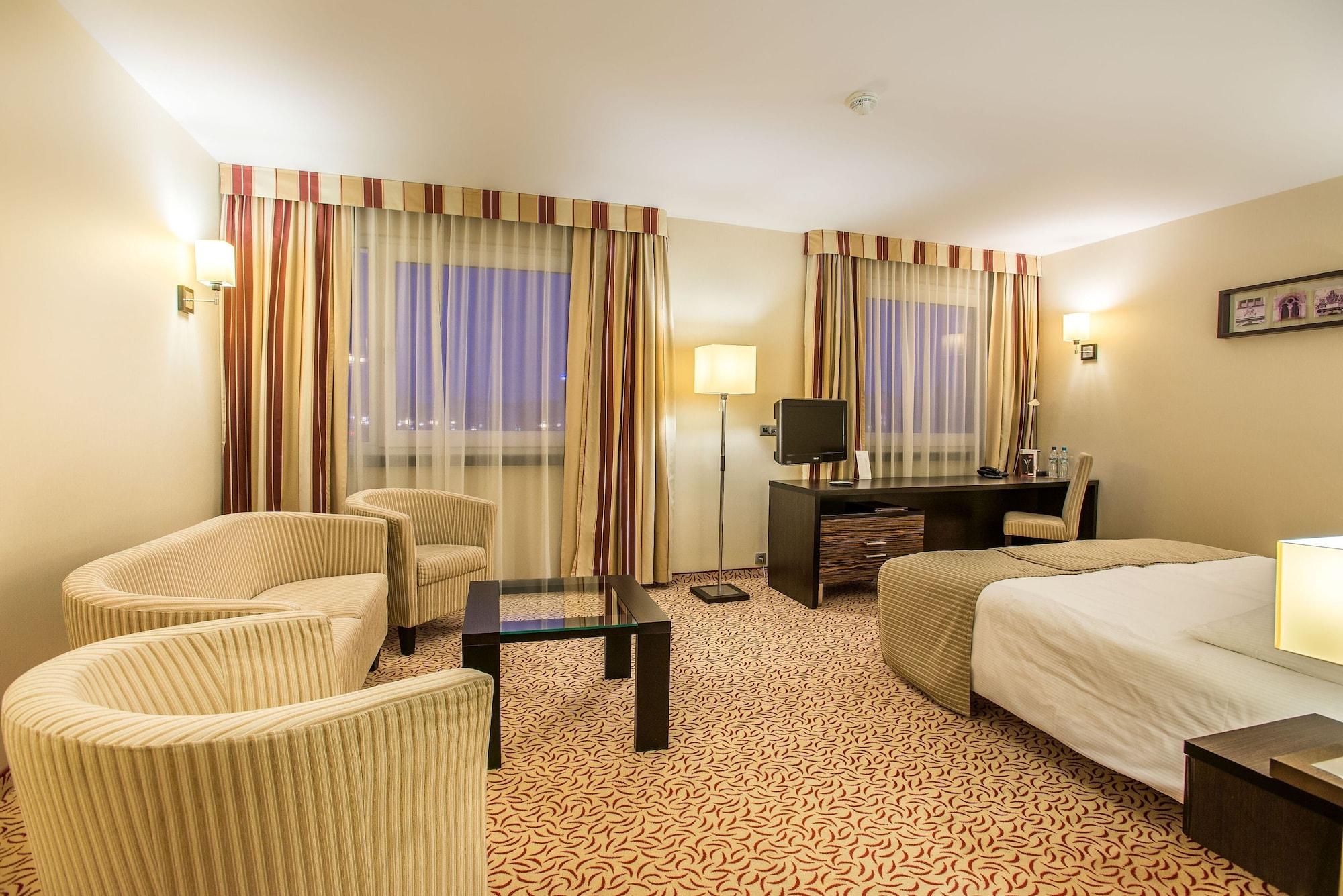 Qubus Hotel Kielce Luaran gambar