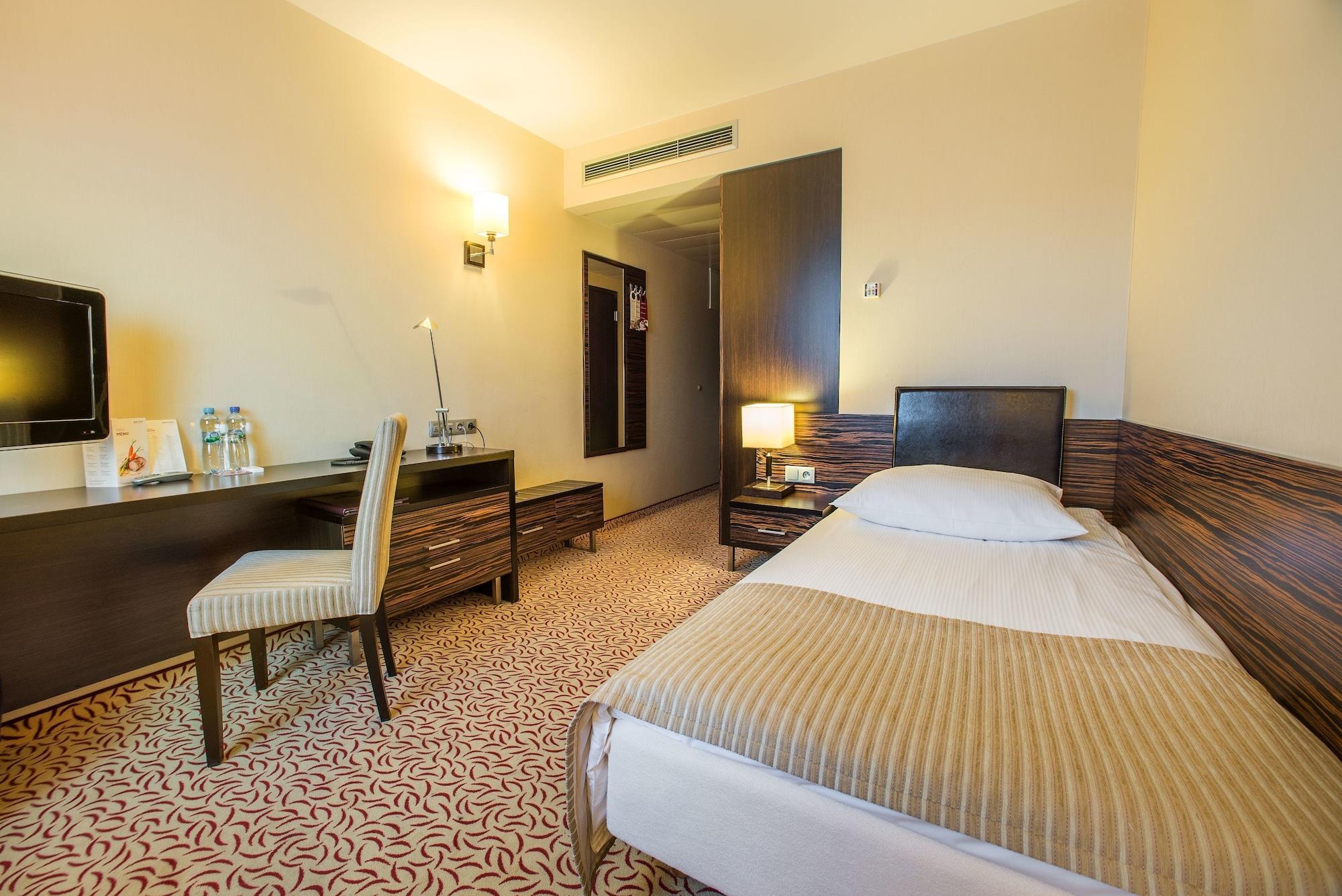 Qubus Hotel Kielce Luaran gambar