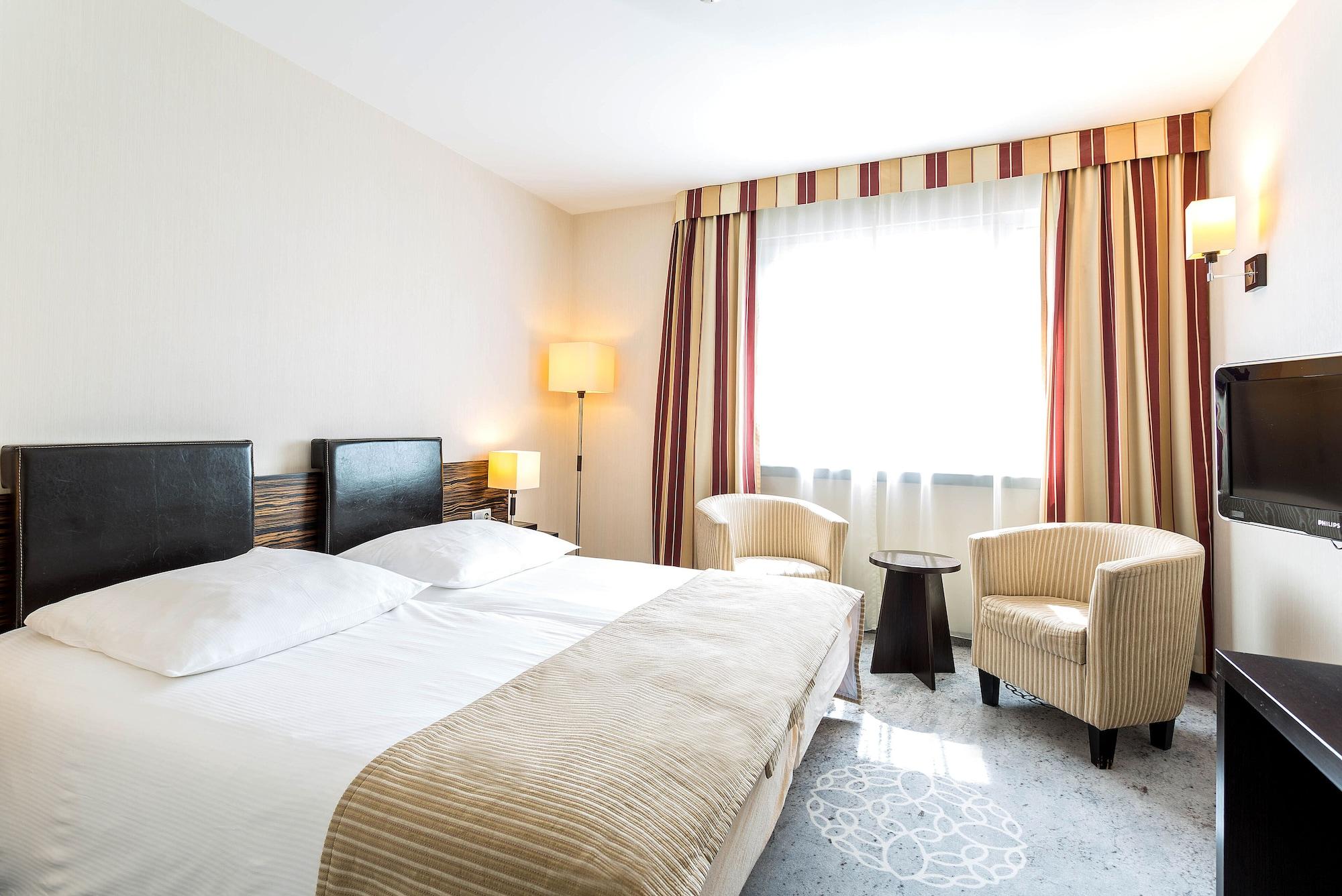 Qubus Hotel Kielce Luaran gambar